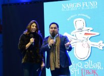 В Баку открылась новогодняя благотворительная ярмарка "Холодные руки - горячее сердце"  (ФОТО)