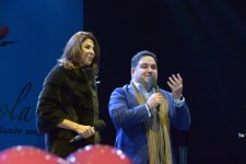 В Баку открылась новогодняя благотворительная ярмарка "Холодные руки - горячее сердце"  (ФОТО)