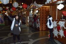 В Баку открылась новогодняя благотворительная ярмарка "Холодные руки - горячее сердце"  (ФОТО)