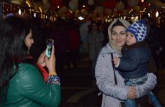 В Баку открылась новогодняя благотворительная ярмарка "Холодные руки - горячее сердце"  (ФОТО)