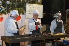 В Баку открылась новогодняя благотворительная ярмарка "Холодные руки - горячее сердце"  (ФОТО)