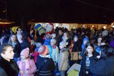 В Баку открылась новогодняя благотворительная ярмарка "Холодные руки - горячее сердце"  (ФОТО)