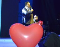 В Баку открылась новогодняя благотворительная ярмарка "Холодные руки - горячее сердце"  (ФОТО)