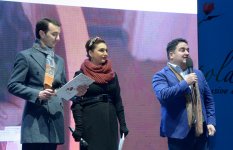 В Баку открылась новогодняя благотворительная ярмарка "Холодные руки - горячее сердце"  (ФОТО)