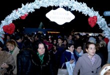 В Баку открылась новогодняя благотворительная ярмарка "Холодные руки - горячее сердце"  (ФОТО)