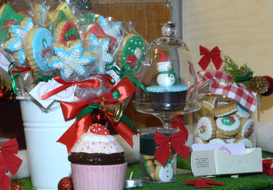 В Баку открылась новогодняя благотворительная ярмарка "Холодные руки - горячее сердце"  (ФОТО)