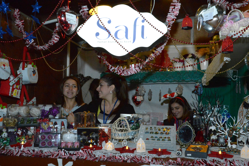 В Баку открылась новогодняя благотворительная ярмарка "Холодные руки - горячее сердце"  (ФОТО)