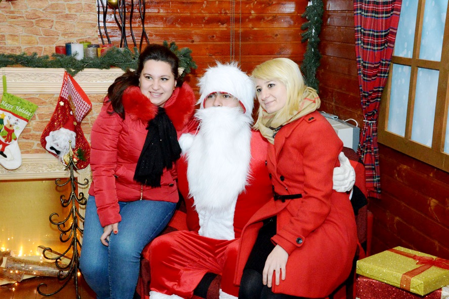 В Баку открылась новогодняя благотворительная ярмарка "Холодные руки - горячее сердце"  (ФОТО)