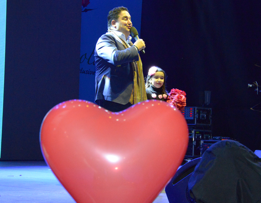 В Баку открылась новогодняя благотворительная ярмарка "Холодные руки - горячее сердце"  (ФОТО)