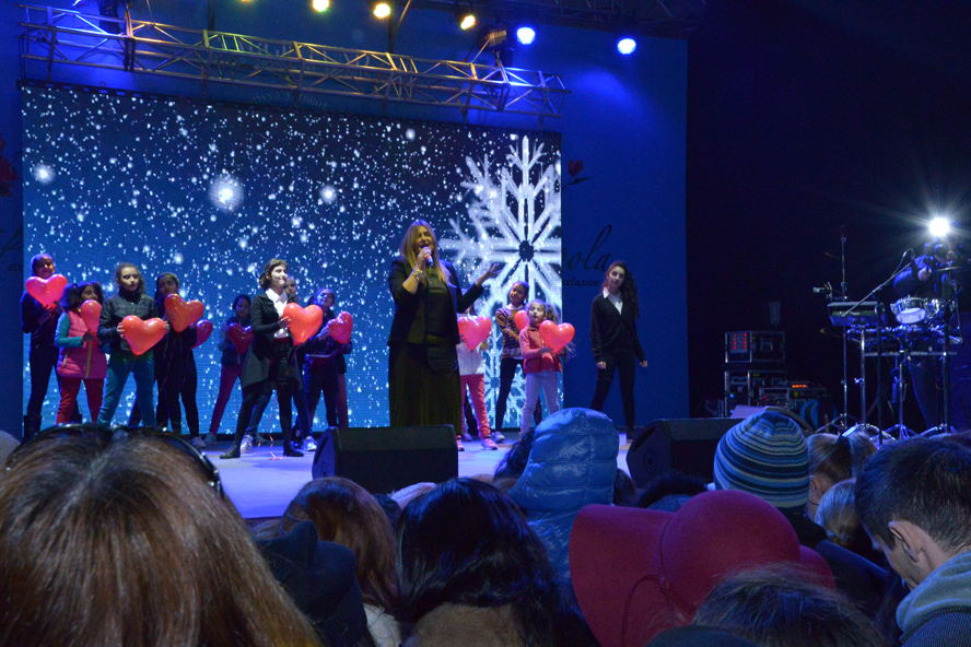 В Баку открылась новогодняя благотворительная ярмарка "Холодные руки - горячее сердце"  (ФОТО)