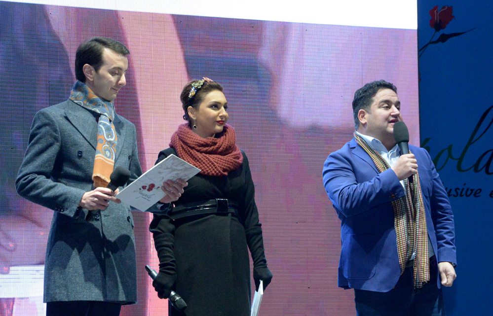 В Баку открылась новогодняя благотворительная ярмарка "Холодные руки - горячее сердце"  (ФОТО)