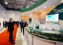 Президент Ильхам Алиев ознакомился с выставкой BakuTel-2015 (ФОТО)