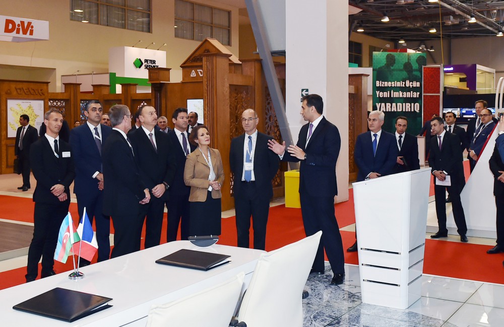 Президент Ильхам Алиев ознакомился с выставкой BakuTel-2015 (ФОТО)