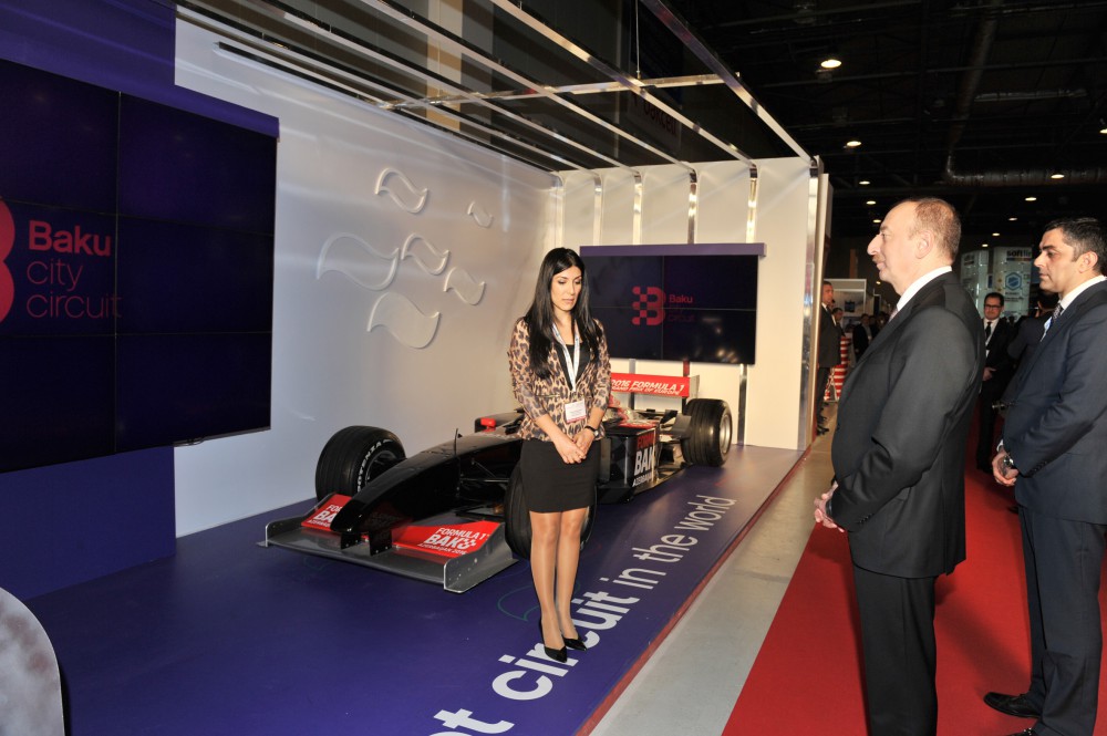 Президент Ильхам Алиев ознакомился с выставкой BakuTel-2015 (ФОТО)