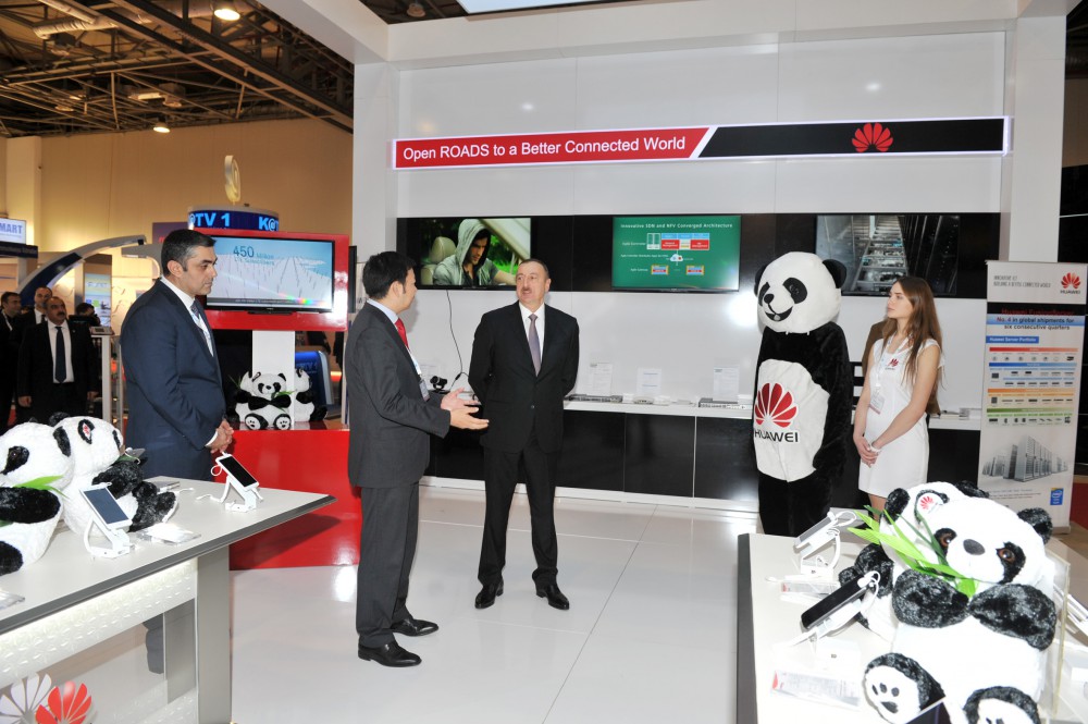 Президент Ильхам Алиев ознакомился с выставкой BakuTel-2015 (ФОТО)