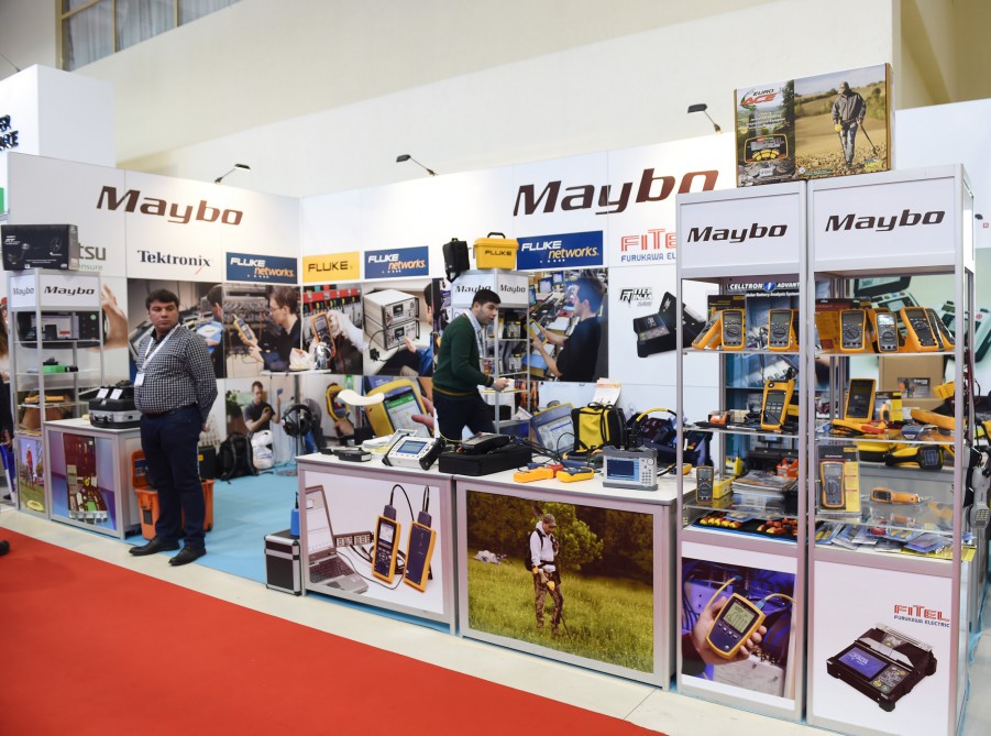 Президент Ильхам Алиев ознакомился с выставкой BakuTel-2015 (ФОТО)