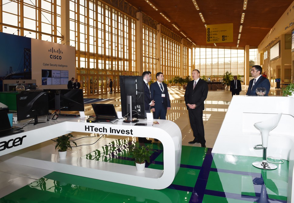 Президент Ильхам Алиев ознакомился с выставкой BakuTel-2015 (ФОТО)