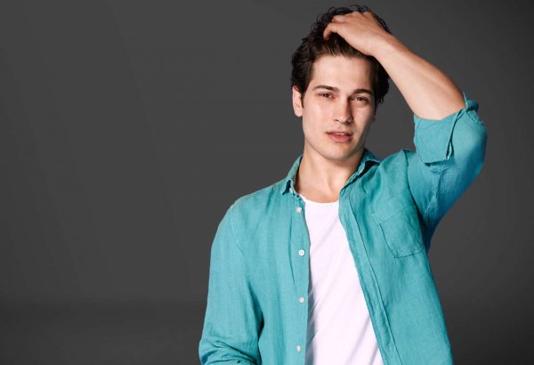 Известный турецкий актер Чагатай Улусой приедет в Баку (ФОТО)