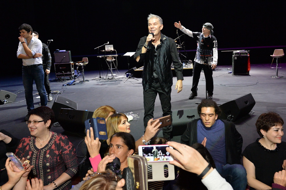 Великолепный концерт Олега Газманова в Баку: "Разрешаю пищать, визжать и топать ногами" (ФОТО)