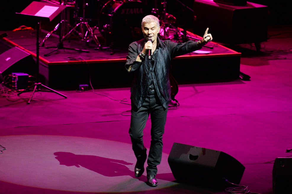 Великолепный концерт Олега Газманова в Баку: "Разрешаю пищать, визжать и топать ногами" (ФОТО)