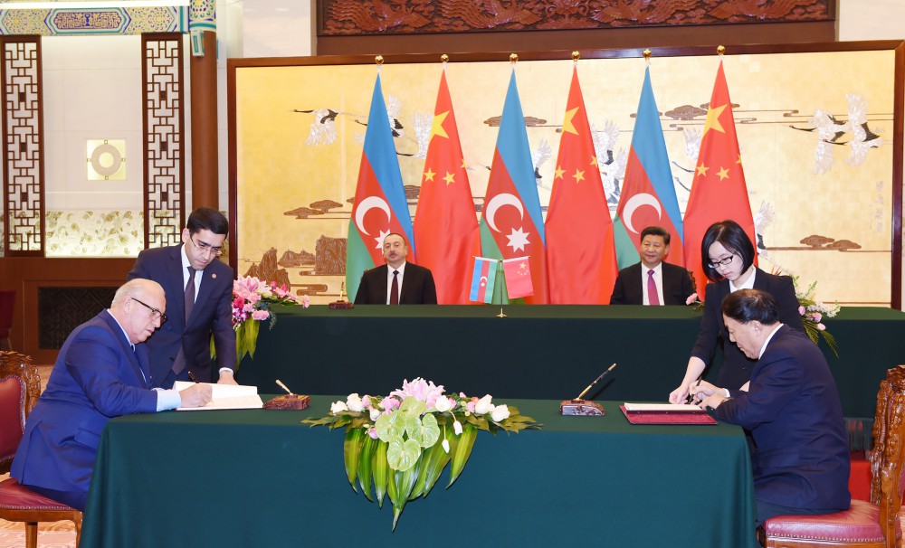 Азербайджан и Китай подписали десять документов