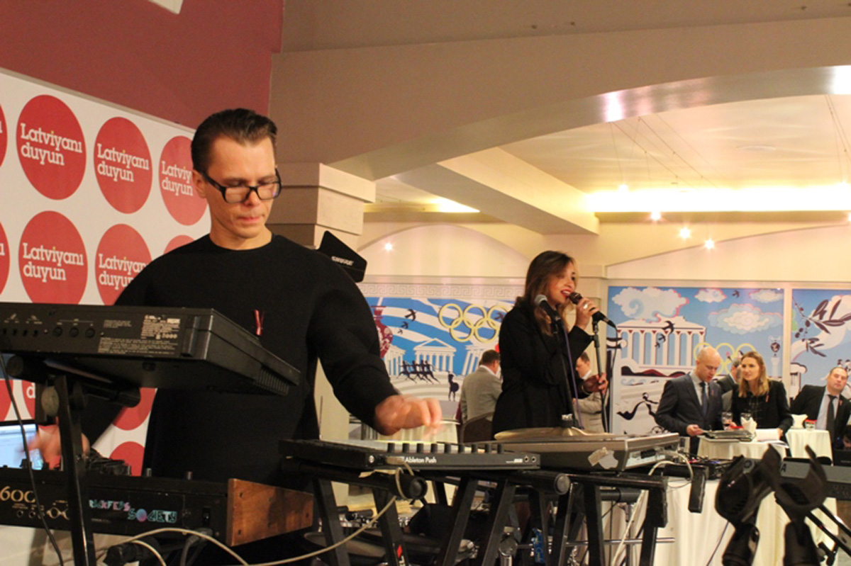 Стихия огня и энергетика мира - Лейла из Риги покоряет Баку (ФОТО)