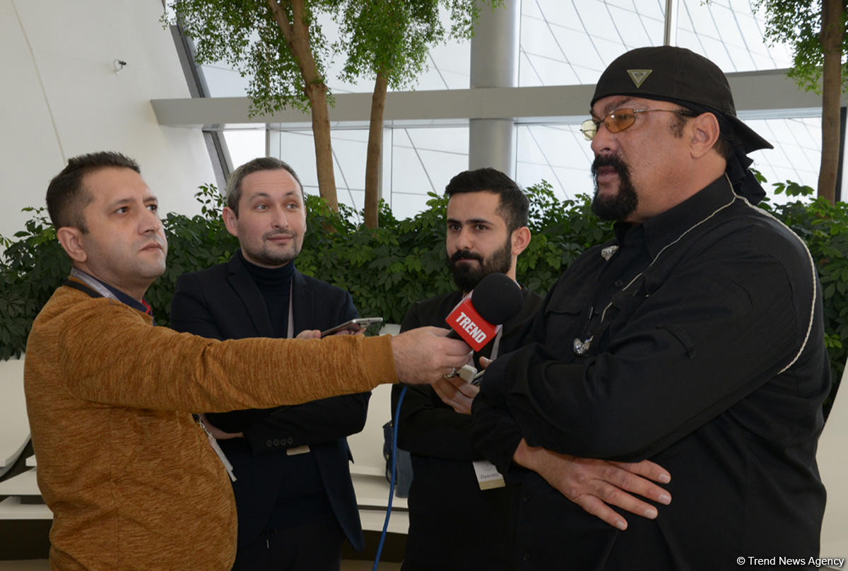 Я очень счастлив быть в Азербайджане – Стивен Сигал (ФОТО, ВИДЕО)