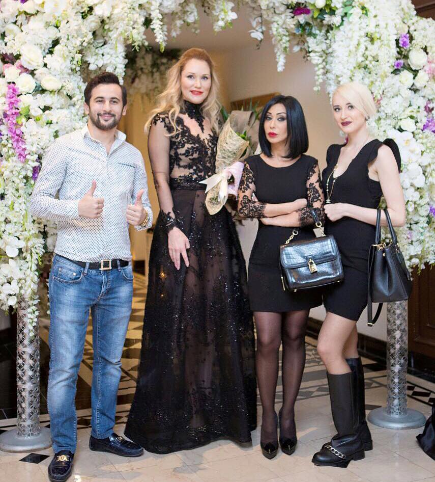 В Баку отметили юбилей со свадебными платьями из Великобритании (ФОТО)