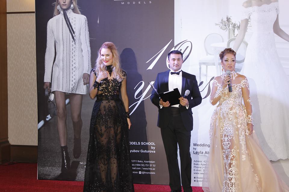 В Баку отметили юбилей со свадебными платьями из Великобритании (ФОТО)