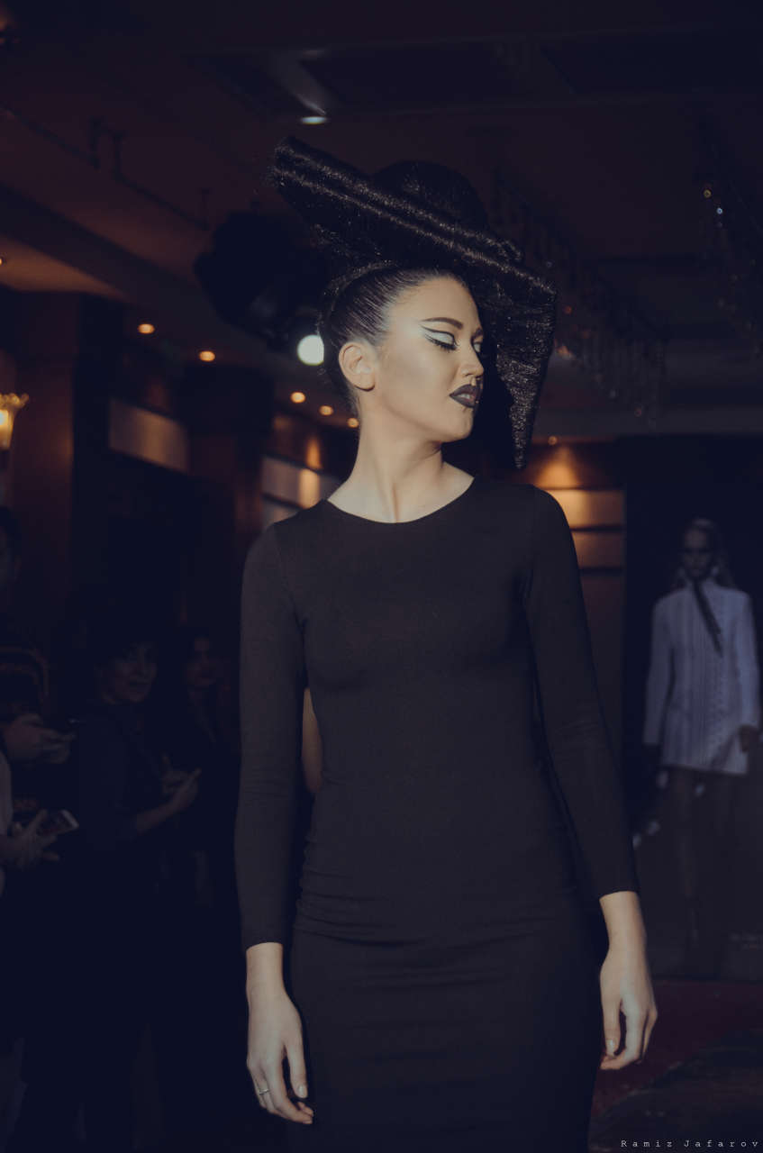 В Баку отметили юбилей со свадебными платьями из Великобритании (ФОТО)