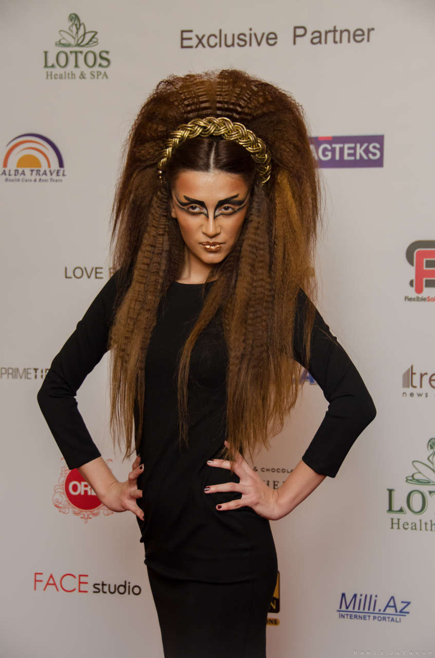 В Баку отметили юбилей со свадебными платьями из Великобритании (ФОТО)