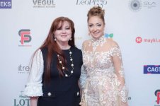 В Баку отметили юбилей со свадебными платьями из Великобритании (ФОТО)