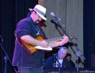 В Центре Гейдара Алиева прошел потрясающий концерт звезды Голливуда Стивена Сигала (ФОТО)