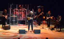 В Центре Гейдара Алиева прошел потрясающий концерт звезды Голливуда Стивена Сигала (ФОТО)