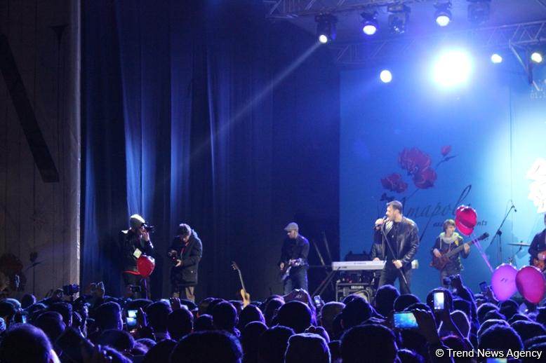 EMIN выступил с концертом на благотворительной ярмарке "Холодные руки - горячее сердце" (ФОТО)