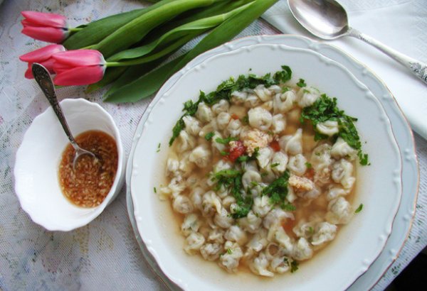 Дюшбяря поразила российских актеров в Баку: "Вы нанимаете лилипутиков?" (ВИДЕО, ФОТО)