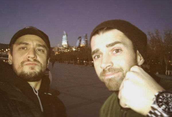 "Спасибо за солнце и море!" - российские актеры прогулялись по Баку (ФОТО)