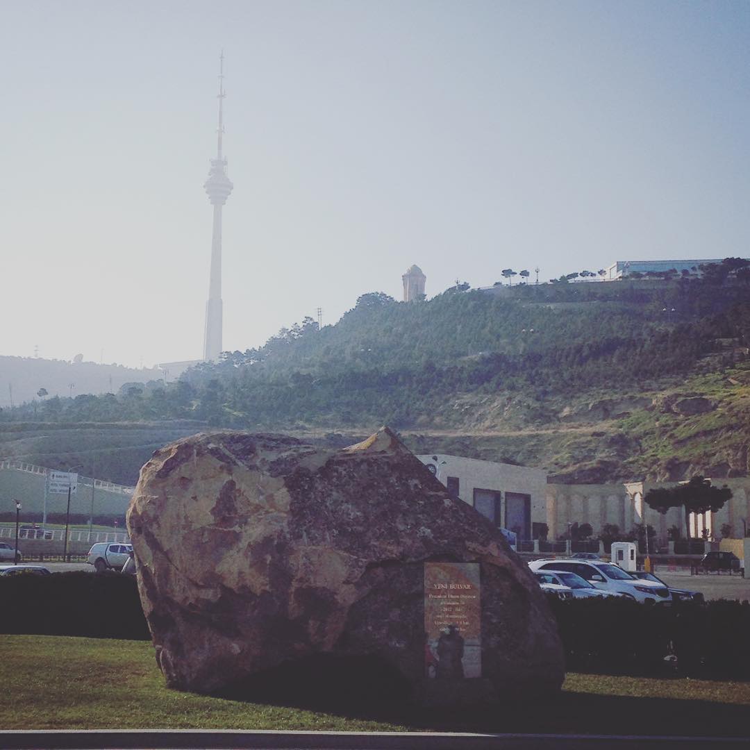 "Спасибо за солнце и море!" - российские актеры прогулялись по Баку (ФОТО)