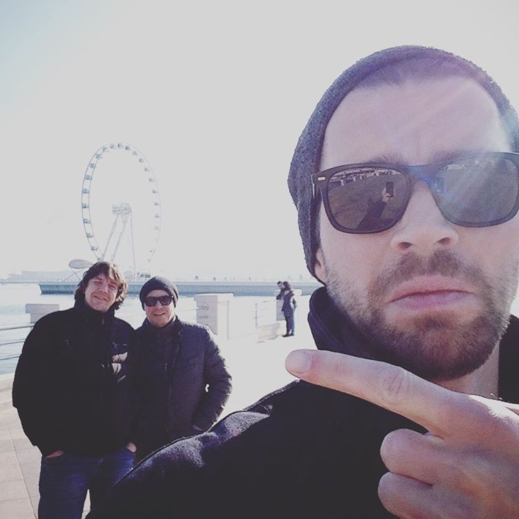 "Спасибо за солнце и море!" - российские актеры прогулялись по Баку (ФОТО)