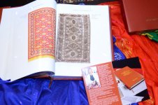 В Баку состоялась презентация первого тома “Энциклопедии азербайджанского
ковра" (ФОТО)