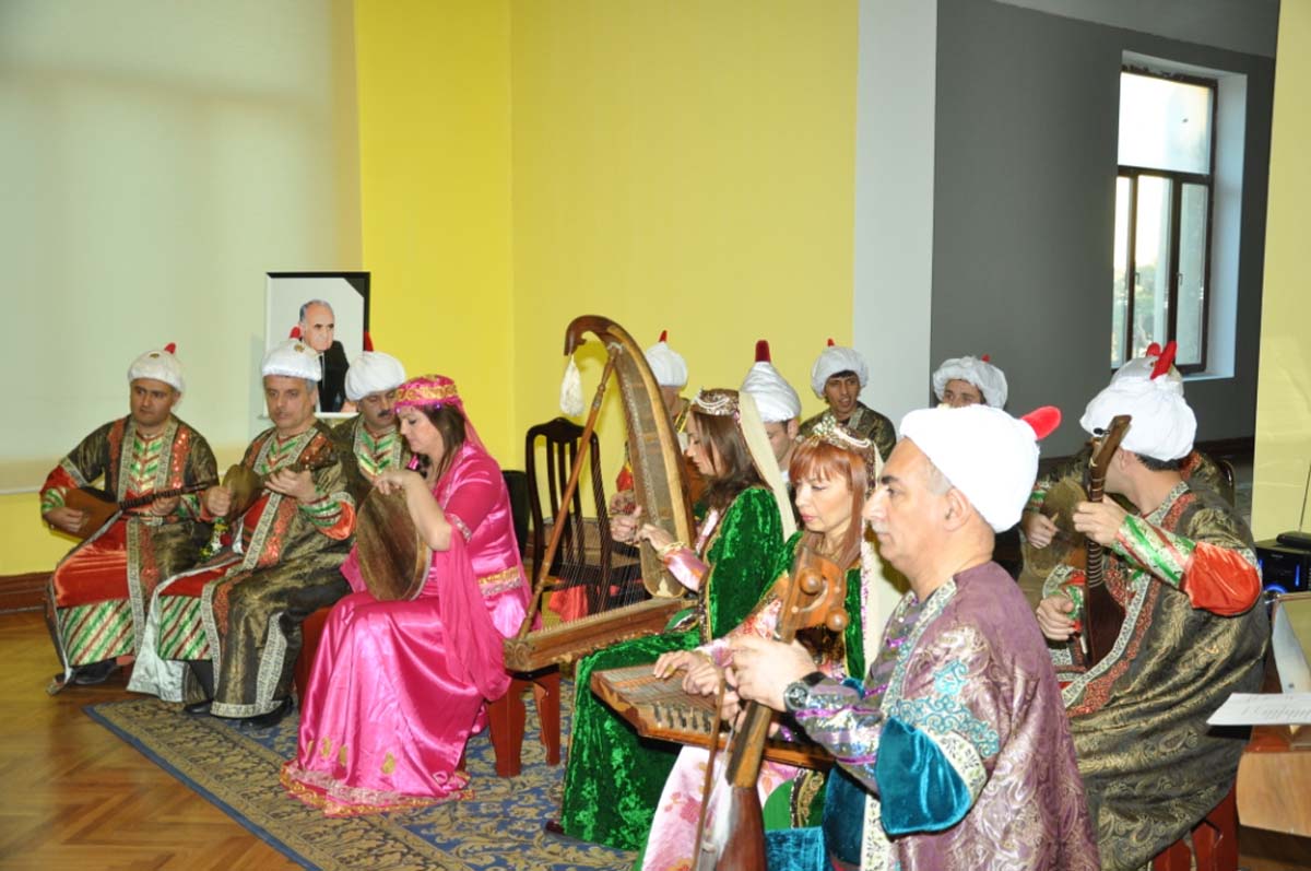 Меджнун Керим-70: Ансамбль старинных музыкальных инструментов (ФОТО)