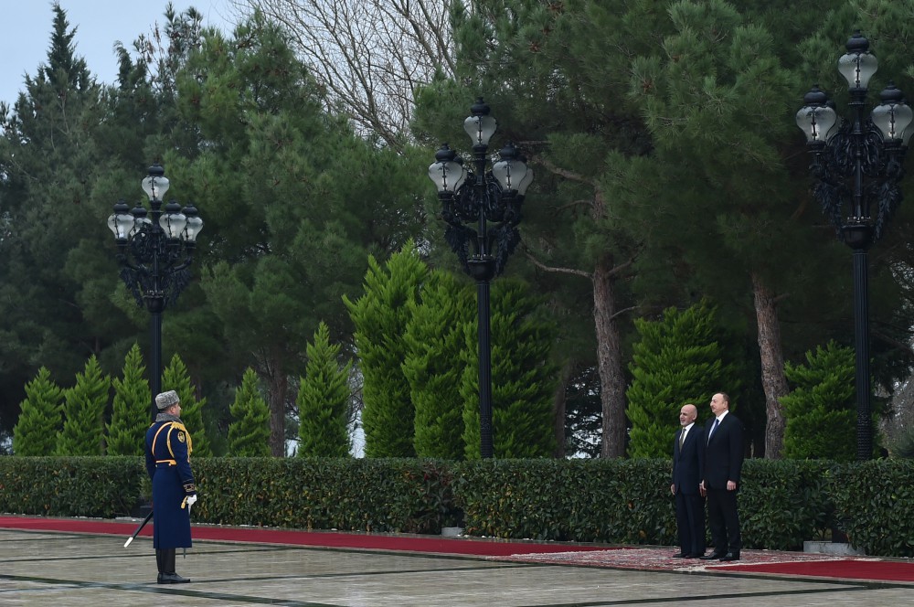 В Азербайджане состоялась церемония официальной встречи президента Афганистана (ФОТО)