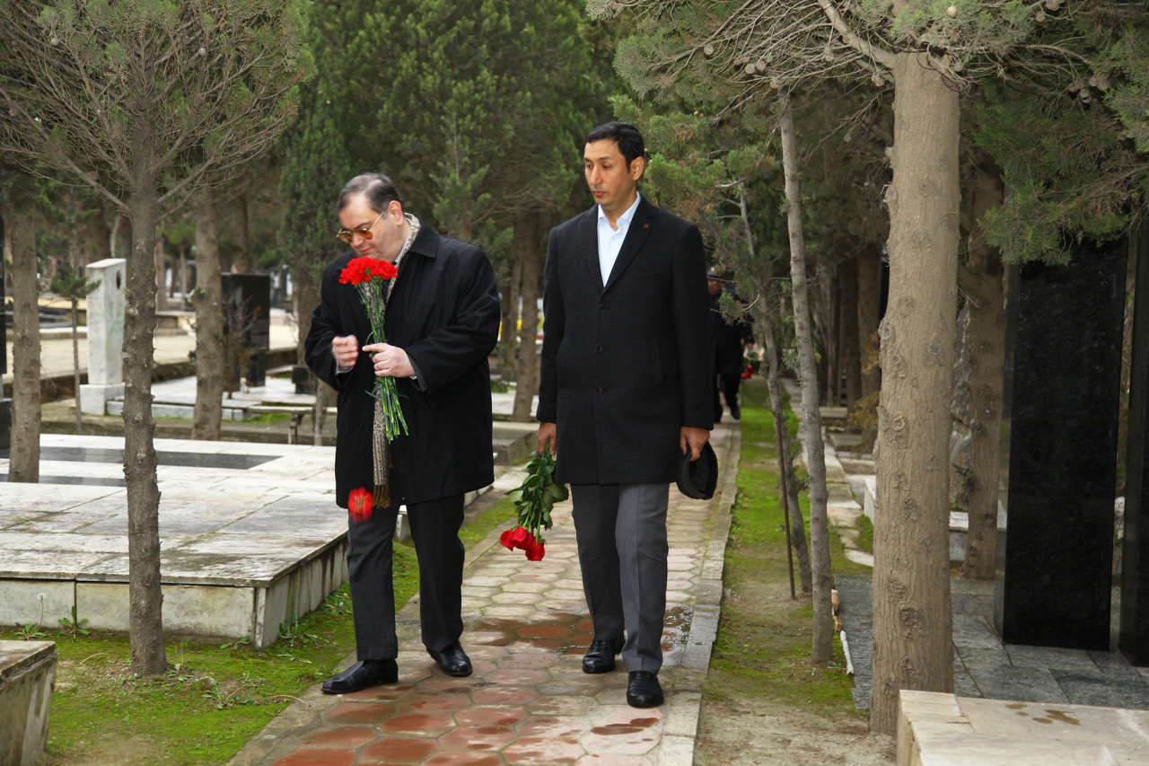 Азербайджанские кинематографисты почтили память Гасана Сеидбейли (ФОТО)