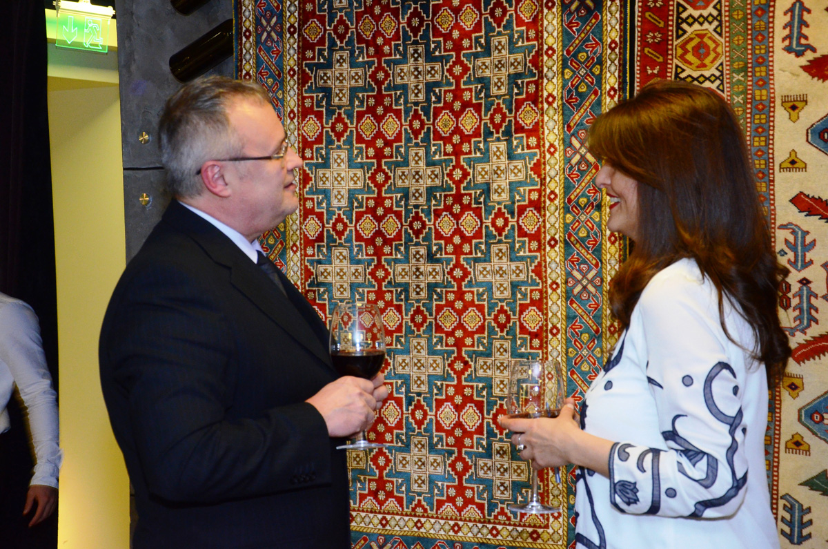 В Баку состоялась презентация первого тома “Энциклопедии азербайджанского
ковра" (ФОТО)