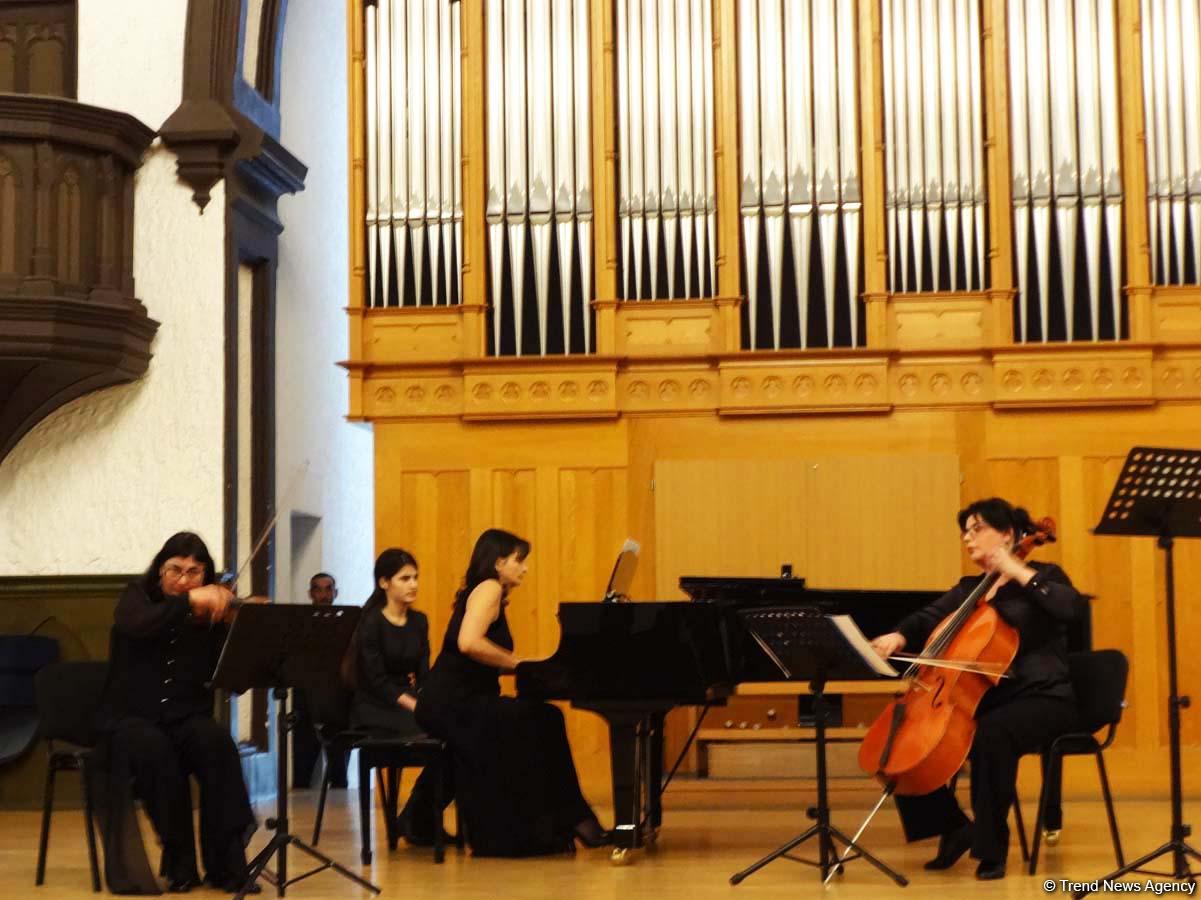 Феноменальная виртуозность заслуженной артистки Азербайджана Наргиз Алияровой (ФОТО)