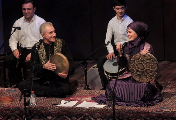 Алим Гасымов и его дочь Фяргана - феерия народной музыки и мугама (ФОТО)