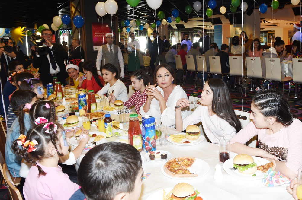 Мехрибан Алиева приняла участие в празднике, организованном для детей Фондом Гейдара Алиева (ФОТО)