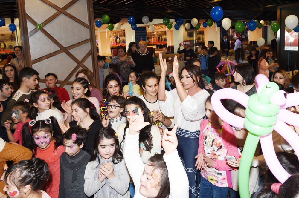 Мехрибан Алиева приняла участие в празднике, организованном для детей Фондом Гейдара Алиева (ФОТО)