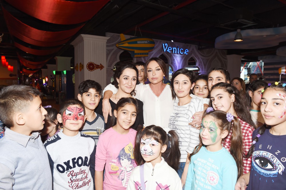 Мехрибан Алиева приняла участие в празднике, организованном для детей Фондом Гейдара Алиева (ФОТО)