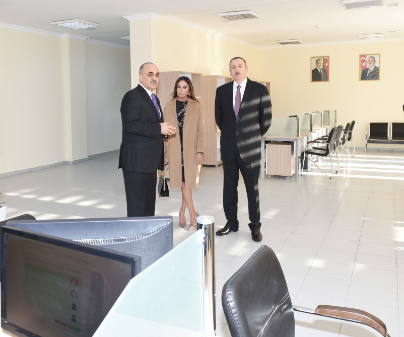 Президент Азербайджана и его супруга приняли участие в открытии жилого здания для инвалидов по зрению (ФОТО)